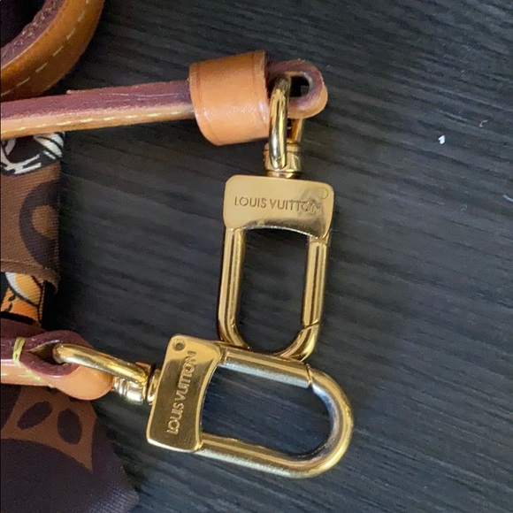 Eye catching 💓LV crossbody💓 - Picture 7 of 16